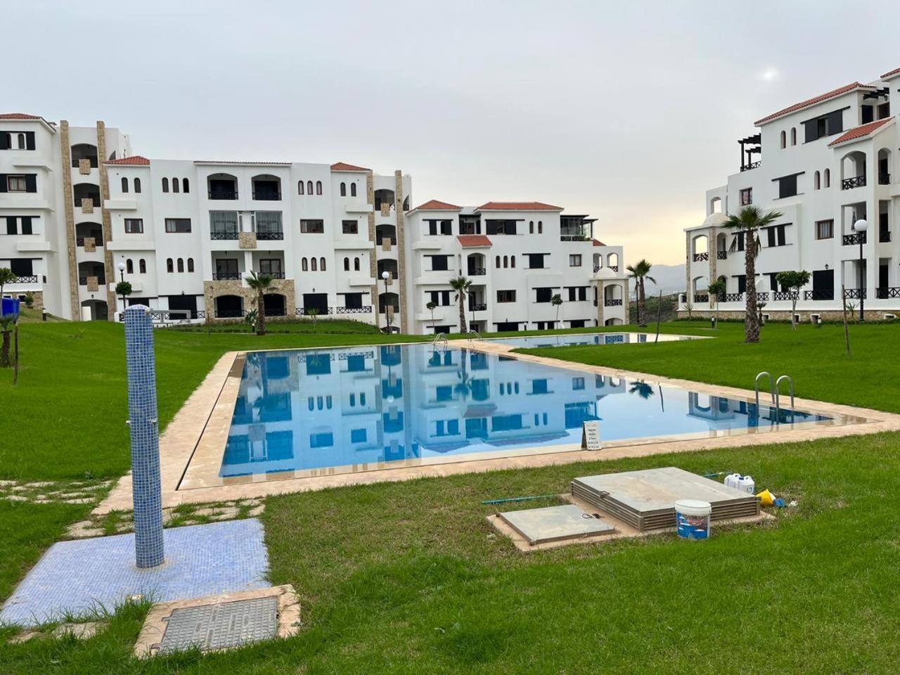 Lilac'S Garden Vue Piscine Мдик Номер фото