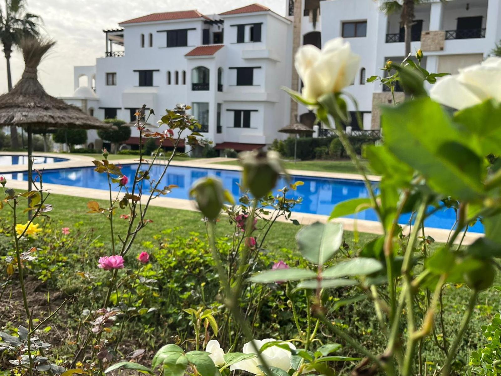 Lilac'S Garden Vue Piscine Мдик Экстерьер фото