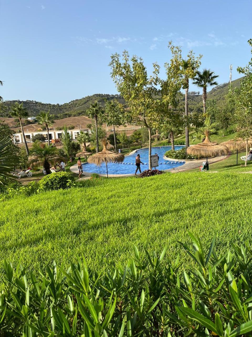 Lilac'S Garden Vue Piscine Мдик Экстерьер фото